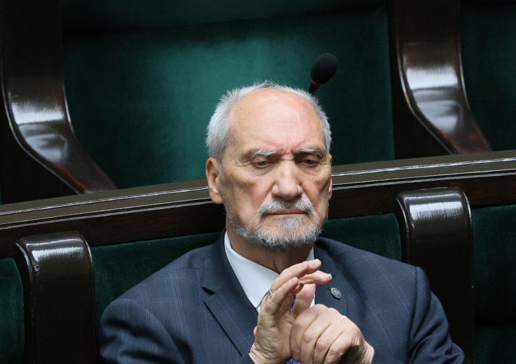 Antoni Macierewicz Żandarmeria w domu Macierewicza. Były minister oczekuje na przesłuchanie