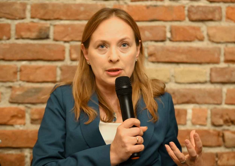 Katarzyna Pełczyńska-Nałęcz Pełczyńska-Nałęcz powinna podać się do dymisji? Zapytano Polaków
