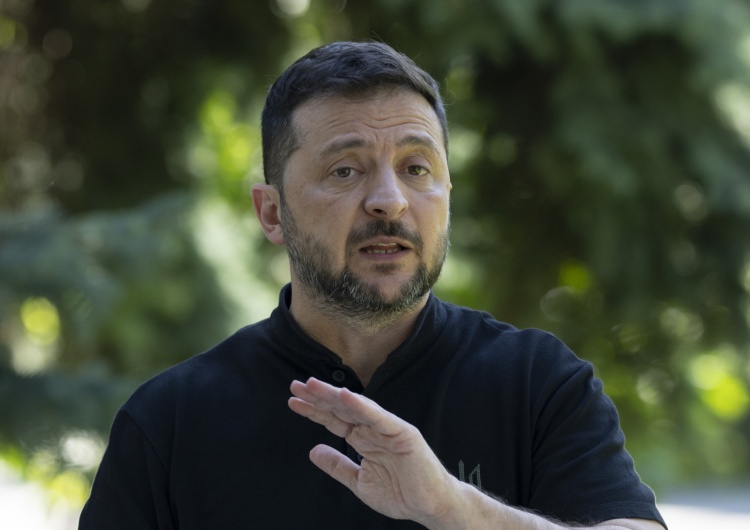 Wołodymyr Zełenski Setki dronów nad Ukrainą. Zełenski: Tak Moskwa wykorzystuje czas przygotowany na spotkanie przywódców