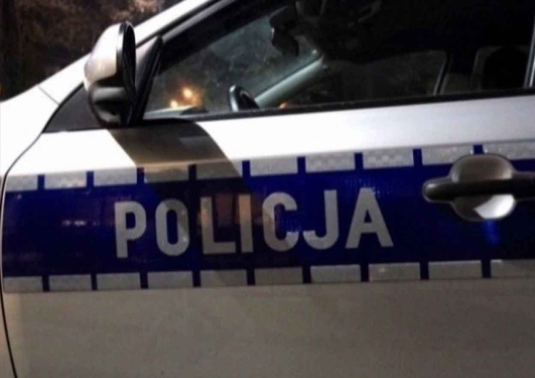 Policja - zdjęcie poglądowe Strzelał do wychodzących z firmy pracowników. Szokujące sceny w Rawiczu