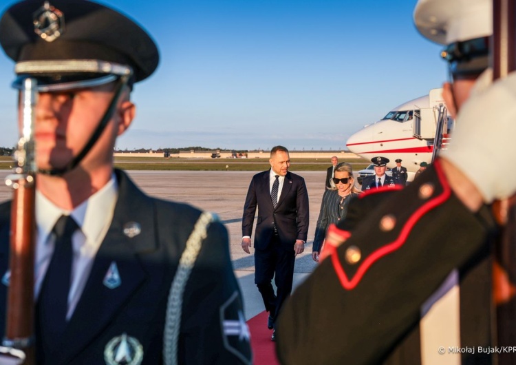 Karol Nawrocki Karol Nawrocki wylądował w USA. Klich nie pojawił się podczas powitania