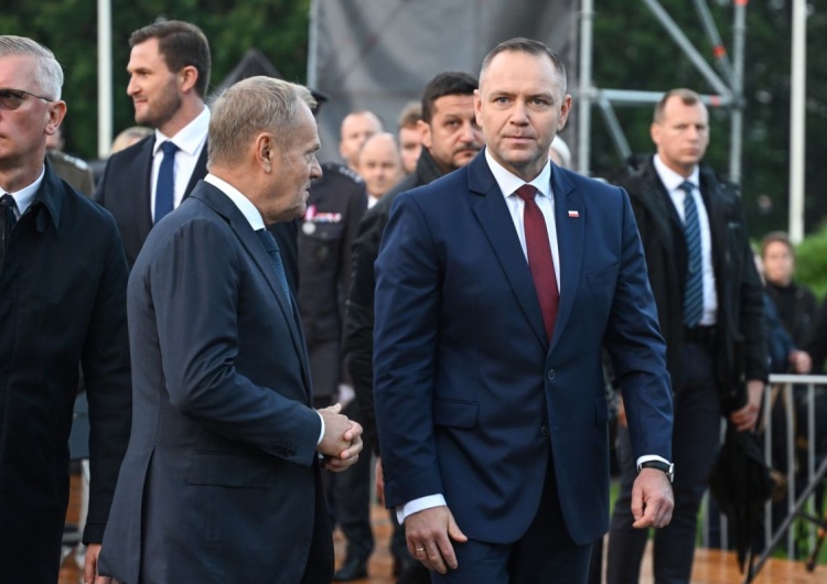 Donald Tusk, Karol Nawrocki Polacy murem za prezydentem. To on, a nie Tusk ma reprezentować Polskę w USA [Sondaż]