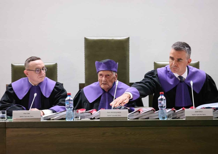 Sędziowie Trybunału Stanu na sali rozpraw w siedzibie Sądu Najwyższego w Warszawie Skandal na posiedzeniu Trybunału Stanu. Sędziowie nie przyjmują do wiadomości, że zostali wyłączeni