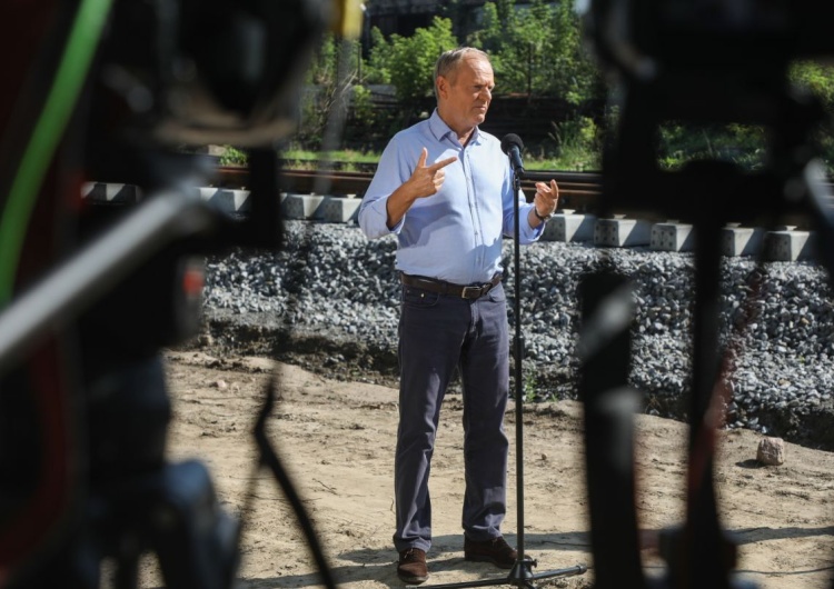 Donald Tusk Donald Tusk porównał TV Republika do penisa