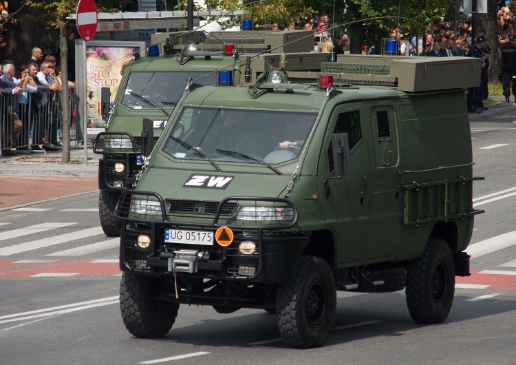 Pojazd Żandarmerii Wojskowej, zdjęcie poglądowe Ewakuacja budynków w Warszawie. Pilny komunikat Żandarmerii Wojskowej