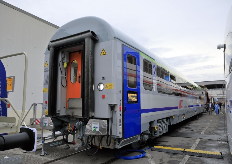 Wagon Z1B-10 zbudowany przez przedsiębiorstwo H. Cegielski w Poznaniu dla PKP Intercity Miał zażądać niemal milion zł łapówki. CBA zatrzymała prezesa dużej spółki kolejowej