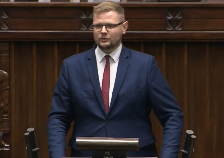 Michał Woś Woś do Tuska i Kierwińskiego: „Dręczycie moją rodzinę, jestem w Sejmie, a szukacie mnie na Śląsku”