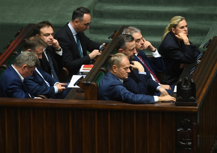 Donald Tusk Polacy ocenili rekonstrukcję rządu Tuska. Sondaż nie pozostawia złudzeń