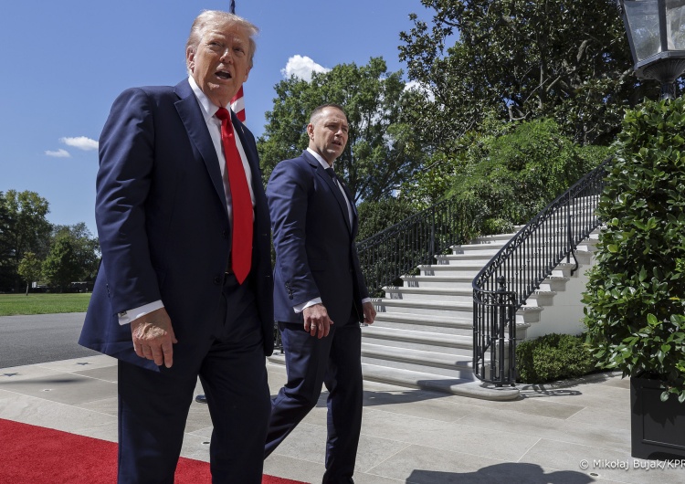 Donald Trump, Karol Nawrocki Donald Trump napisał list do Karola Nawrockiego. Przesyłka miała utknąć… w ambasadzie RP