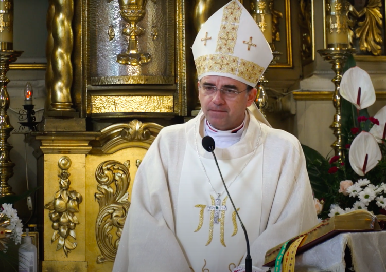 bp Robert Chrząszcz Bp Chrząszcz: Sybiracy często noszą znamię przynależności do Jezusa, a zawsze przynależności do ojczyzny