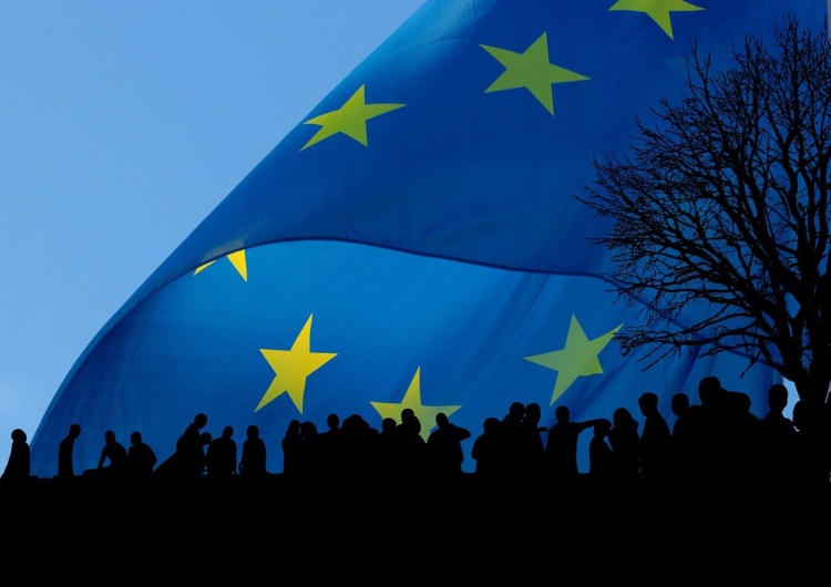 Flaga UE Klęska unijnej polityki. Miliony migrantów nadal bezrobotnych