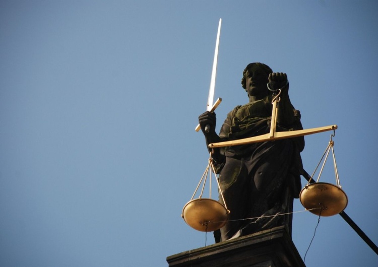 sąd Polacy tracą zaufanie do sądów. Sondaż ujawnia niepokojące dane