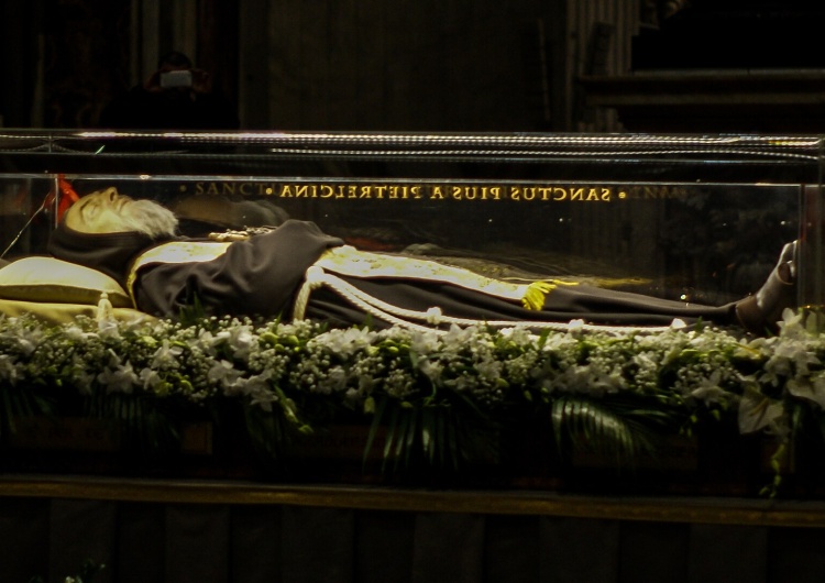 Grobowiec o. Pio Kościół wspomina dziś Świętego Ojca Pio