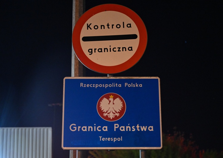 Polskie przejście graniczne Granica z Białorusią otwarta, trwa liczenie miliardowych strat