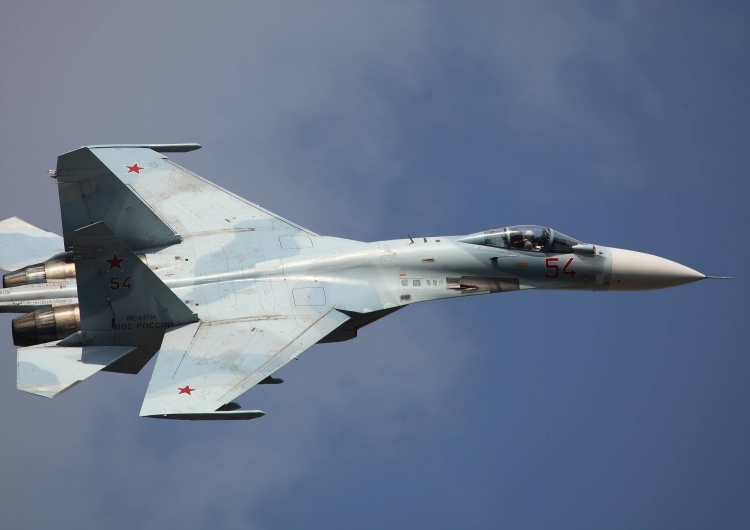 Rosyjski myśliwiec Su-27 Zestrzeliwanie rosyjskich myśliwców naruszających przestrzeń NATO. Polacy zabrali głos [SONDAŻ]