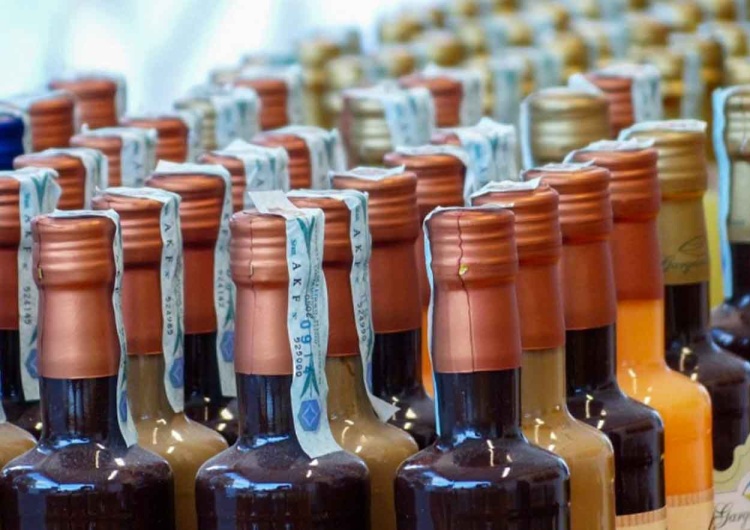 Butelki z alkoholem – zdjęcie ilustracyjne Nocna prohibicja w całym kraju? Zapytano Polaków