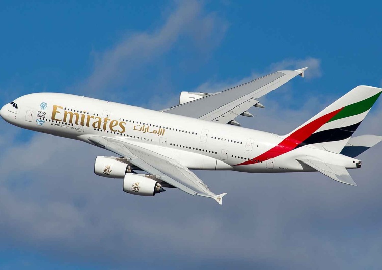Airbus A380 w barwach linii lotniczych z ZEA Linie Emirates wydały ogłoszenie dla mieszkańców Krakowa, Warszawy i Gdańska