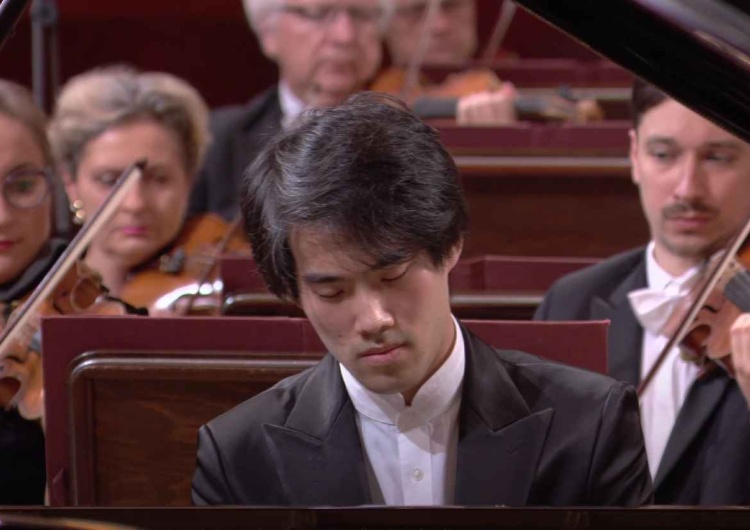 Bruce Liu podczas finałowego koncertu 18. Konkursu Chopinowskiego  Zaczyna się Konkurs Chopinowski. Ile wynosi główna nagroda? 