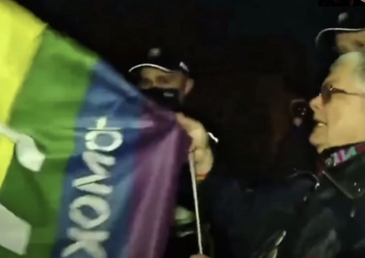 Katarzyna A. na jednej z demonstracji Sąd skierował tzw. Babcię Kasię na badania psychiatryczne