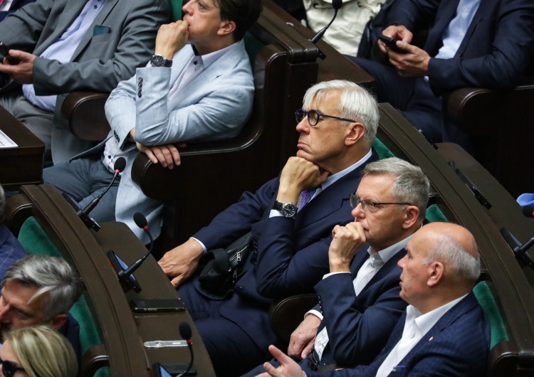 Roman Giertych w Sejmie Ostrzelano samochód dziennikarza zajmującego się Romanem Giertychem