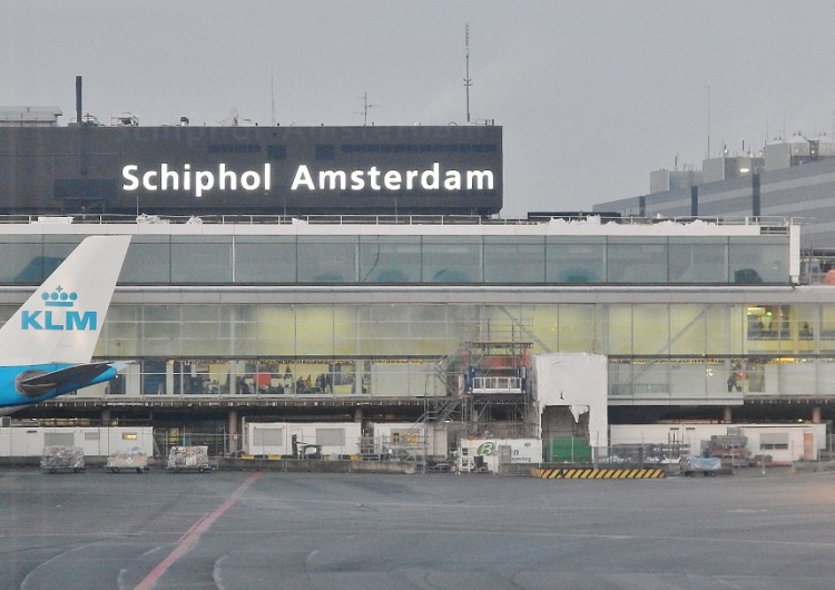 Lotnisko Schiphol w Amsterdamie Paraliż na lotnisku w Amsterdamie. Silny wiatr zatrzymał setki pasażerów