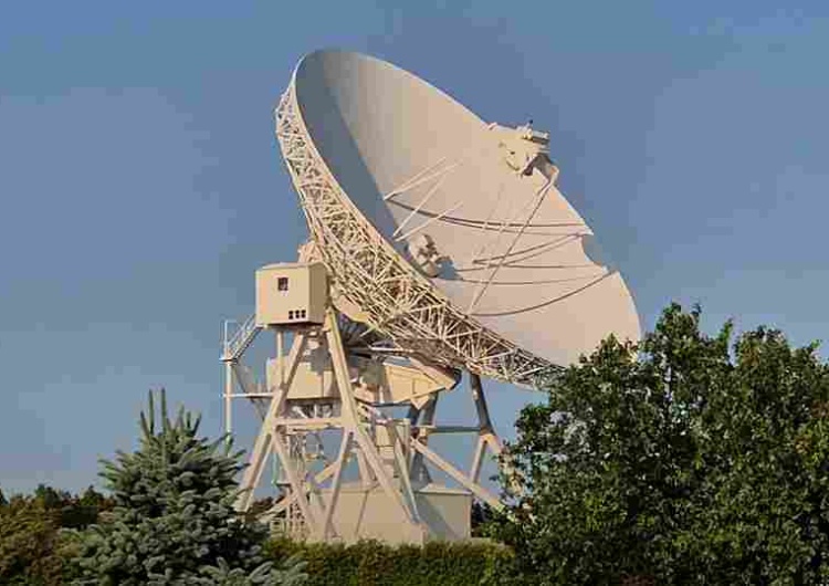 Radioteleskop  RT4 w Piwnicach pod Toruniem Największy w Europie środkowej radioteleskop ma przestać działać. Rząd Tuska odmówił finansowania