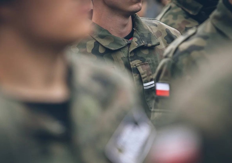 Żołnierz, zdjęcie poglądowe MON zapowiada powszechne szkolenia obronne. Program ruszy jeszcze w tym roku