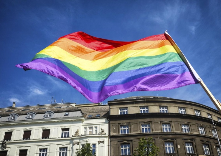 Flaga LGBT UE wprowadza nową strategię LGBTIQ+. Ideologia będzie wdrażana przymusowo