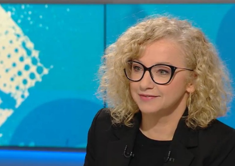 Katarzyna Kotula Ciąg dalszy zmagań Kotuli z polskim hymnem: 