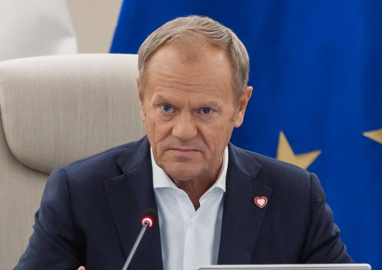 Donald Tusk Fatalne wieści dla Tuska. Niemal połowa Polaków chce jego dymisji [SONDAŻ]