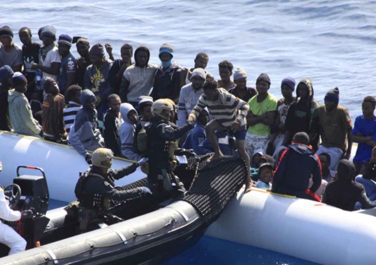 Imigranci uratowani na Morzu Środziemnym  Platforma kłamała ws. paktu migracyjnego? Senator PO przyznaje