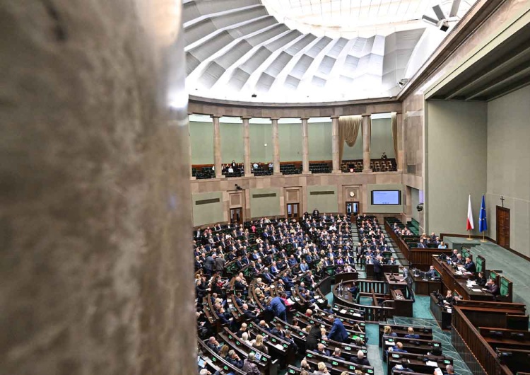 Sejm – zdjęcie ilustracyjne Konfederacja w koalicji z KO? Zaskakujące doniesienia