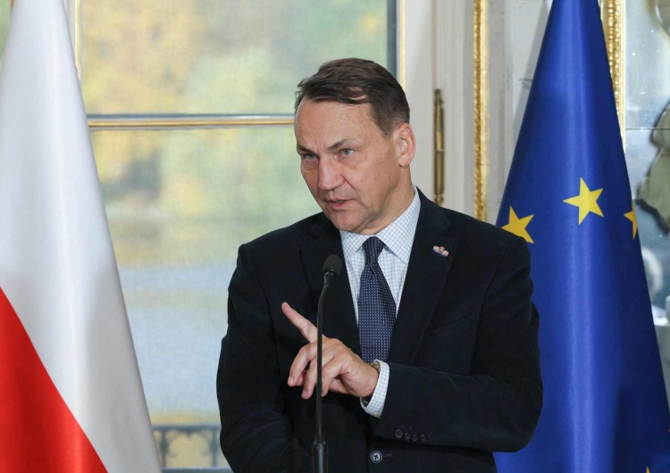 Radosław Sikorski Szef NATO nie zgadza się z Sikorskim. Chodzi o zastrzeliwanie rosyjskich myśliwców