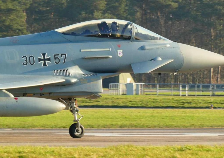 Niemiecki myśliwiec typu Eurofighter Niemieckie myśliwce przy polskiej granicy
