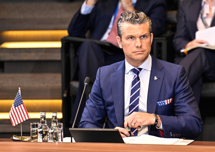 Sekretarz obrony USA Pete Hegseth Awaryjne lądowanie samolotu. Na pokładzie sekretarz obrony USA