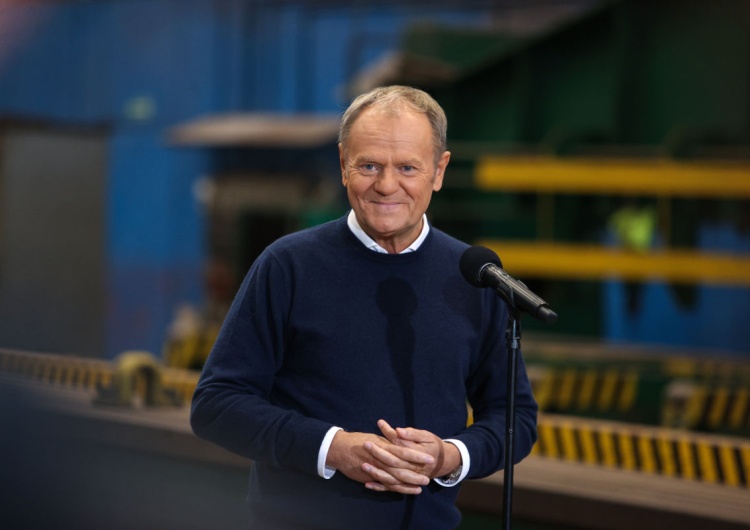 Donald Tusk Umarzanie afer, nagradzanie lojalnych – tak działa państwo Tuska