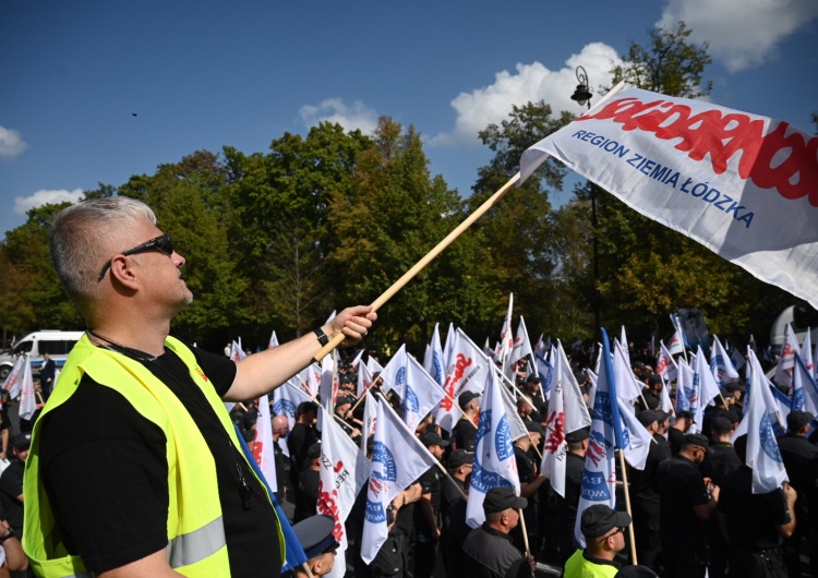 Zwolnienia pracowników w Łodzi. Solidarność domaga się reakcji władz