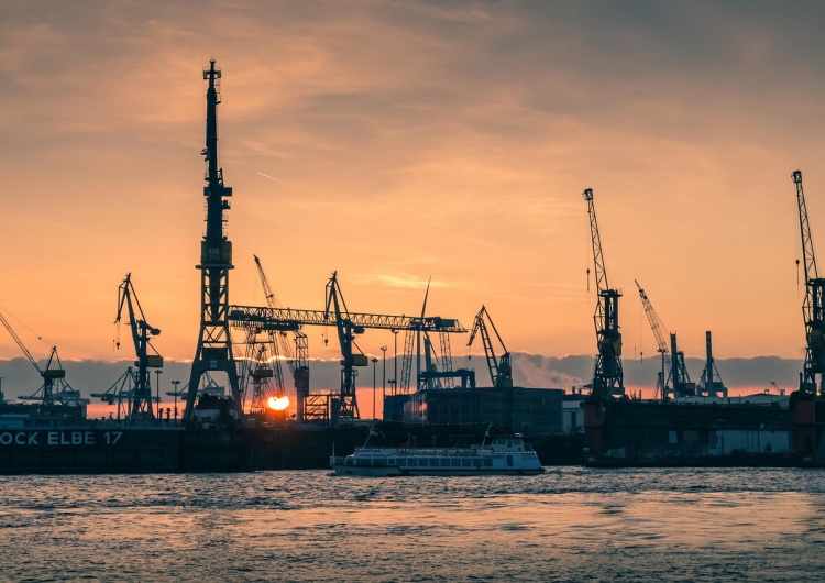 Niemcy. Hamburg. Port Hamburg przyspiesza neutralność klimatyczną. Zapłacą mieszkańcy