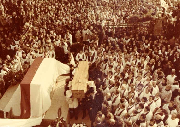 Pogrzeb ks Jerzego Popiełuszki, kościół pw. św. Stanisława w Warszawie [wywiad] Kustosz Sanktuarium bł. ks. Popiełuszki: Kult wykracza już poza Polskę i historię zmagania z komunizmem