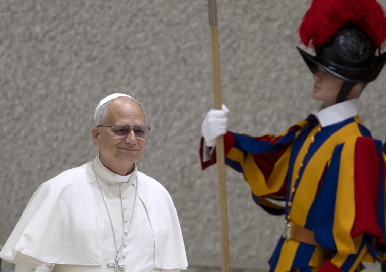 Leon XIV Papież: lichwa to grzech, który rzuca na kolana