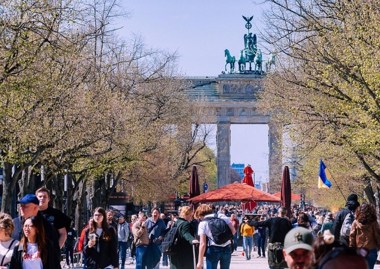 Berlin Młodzi Ukraińcy masowo wyjeżdżają do Niemiec. Liczba wniosków wzrosła dziesięciokrotnie
