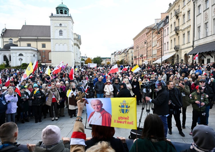 Uczestnicy III Narodowego Marszu Papieskiego III Narodowy Marsz Papieski przeszedł ulicami stolicy