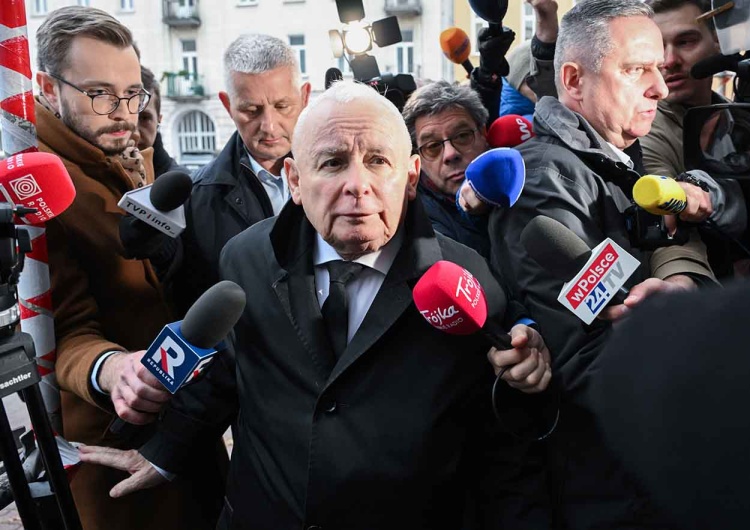 Prezes PiS w prokuraturze Jarosław Kaczyński w prokuraturze. Mocne słowa do dziennikarzy
