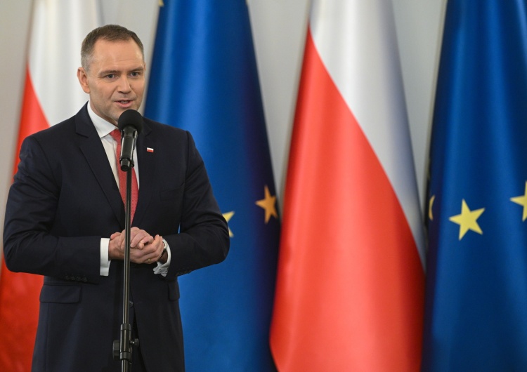 Prezydent Karol Nawrocki CBOS ujawnia najnowszy sondaż. Polacy ocenili prezydenta, Sejm i Senat