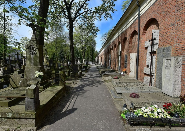 Powązki Rodzina słynnego aktora wystąpiła o ekshumację. Prochy zostaną przeniesione