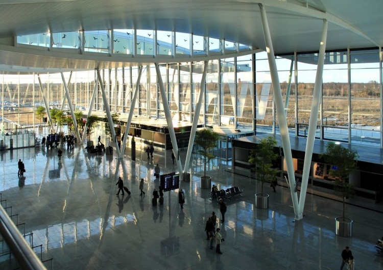 Terminal Wrocław Operacje lotnicze na lotnisku we Wrocławiu zostaną wstrzymane. Komunikat dla podróżnych