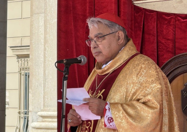 Kard. Marcello Semeraro w czasie modlitwy w Pompejach Kard. Marcello Semeraro: dzieła św. Bartolo Longo są znakiem miłości do Boga