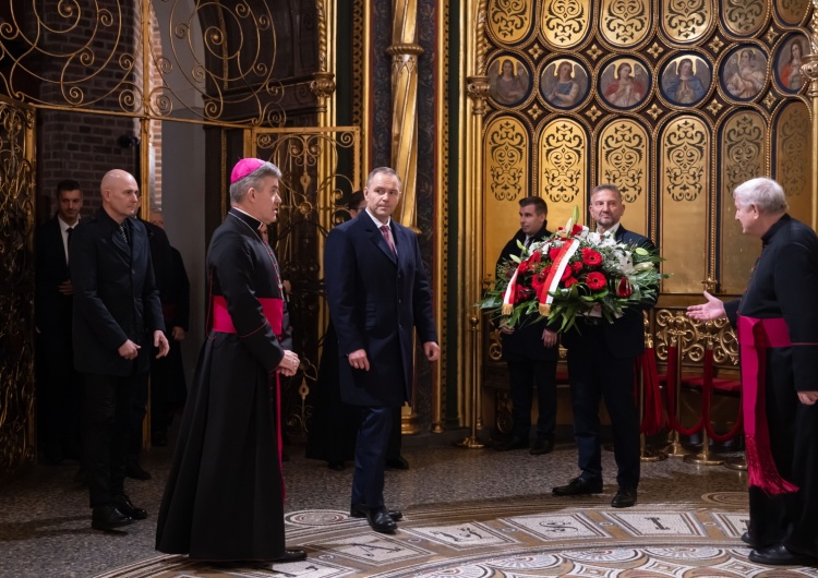 Prezydent Karol Nawrocki i abp Zbigniew Zieliński Prezydent Nawrocki złożył wizytę w najstarszej katedrze w Polsce