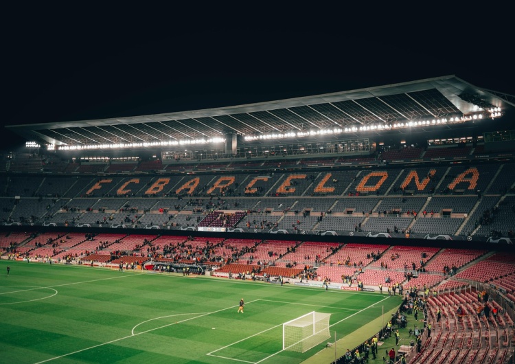 Stadion piłkarski, zdjęcie poglądowe „Bóg mnie ocalił”. Słynny piłkarz i legenda FC Barcelony został kaznodzieją