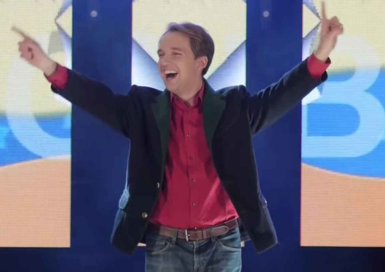 Tobias Thalhammer („Toby z Monachium”) na scenie Berlin chce zmienić szefa Niemiecko-Polskiej Fundacji Nauki. Proponuje piosenkarza disco-polo